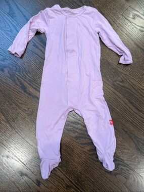 Magnetic me lilac onesie footie pajama 3-6 months 12-16lb purple